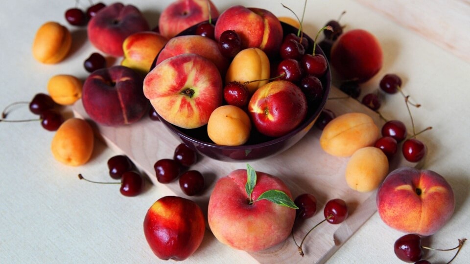 Cuatro recetas para aprovechar al máximo la temporada de frutas de hueso