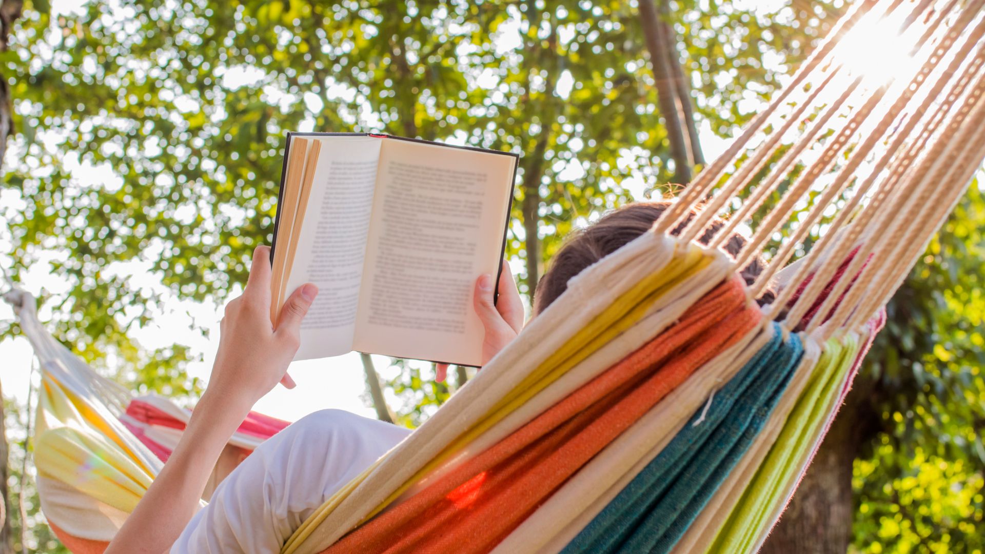 Lecturas ligeras para empezar y terminar en una tarde de verano