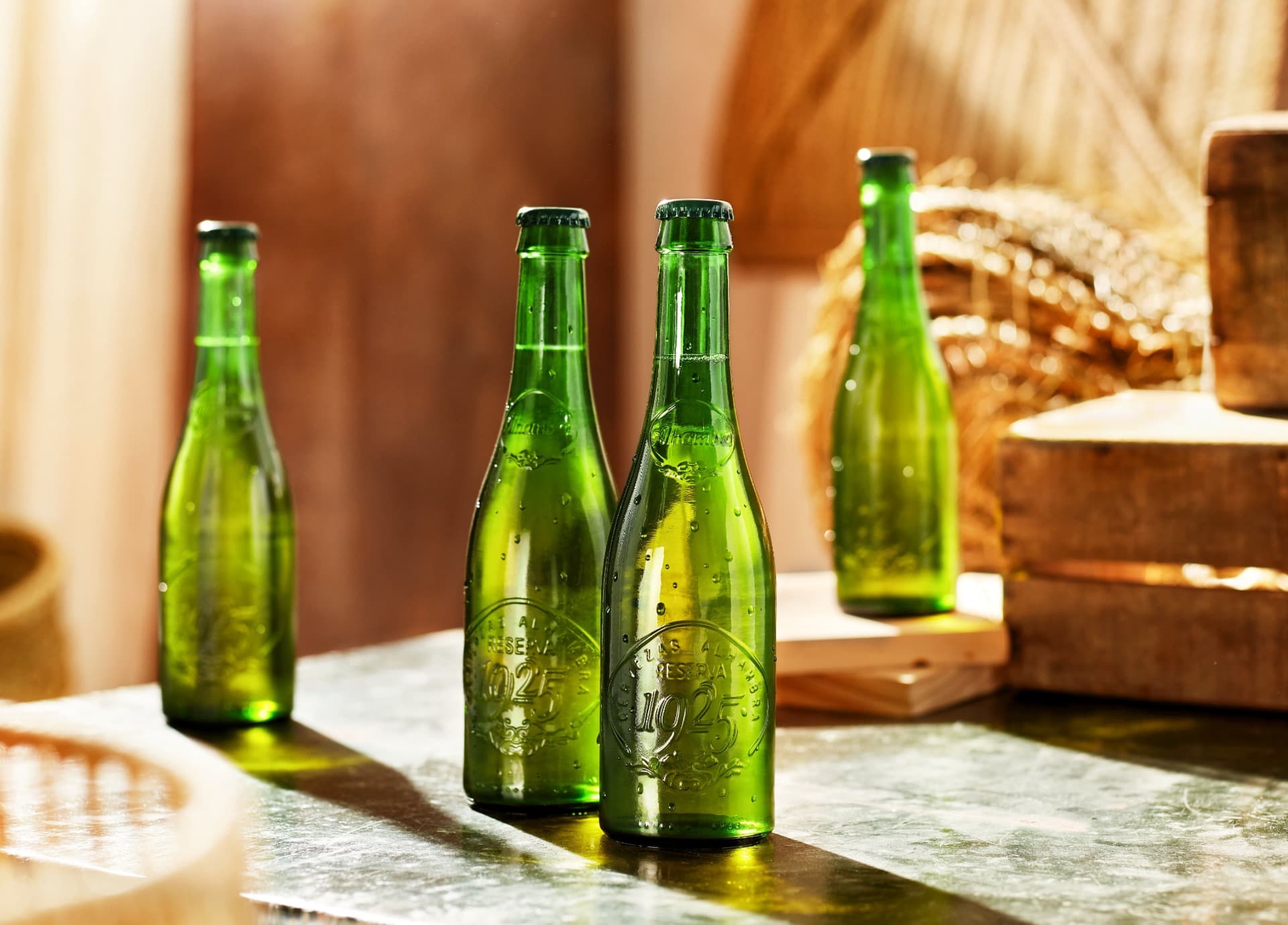 Alhambra Reserva 1925: la única cerveza labrada en verde esmeralda