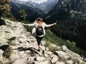 “Silent walking” o por qué salir a pasear es uno de los planes -y deportes- más apetecibles de la temporada