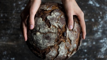 Las mil y una vidas del pan duro:  de la porra antequerana a las migas